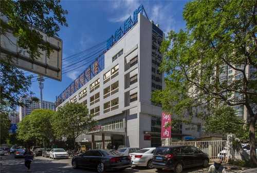 紫金育婴师带小孩